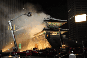 Korean gardening: the gods are praised. 1 Sungnyemun burning: with regards https://joshinggnome.wordpress.com